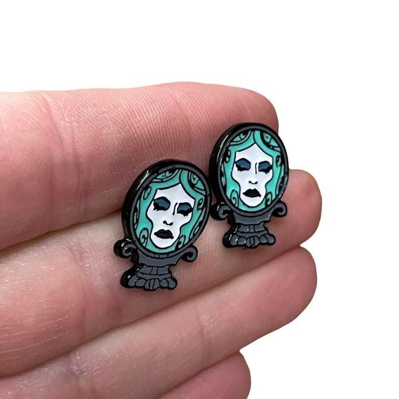 Madame Leota and haunted mansion stud earrings - Picture 5 of 15